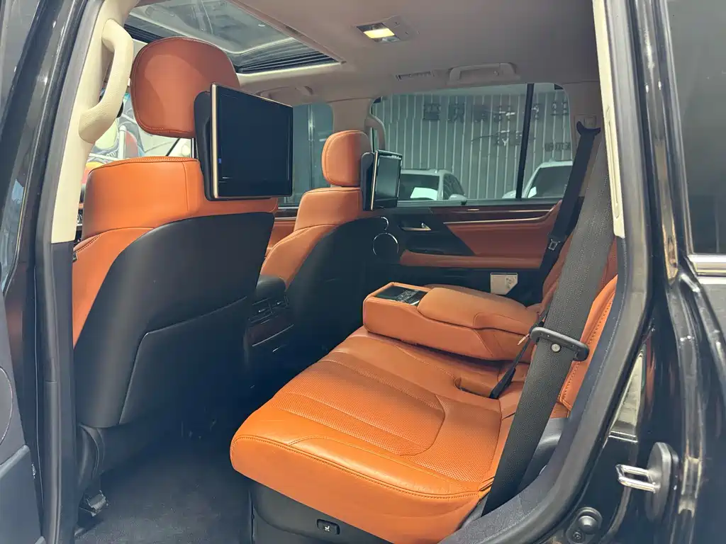 Lexus LX 2019 — фото 14