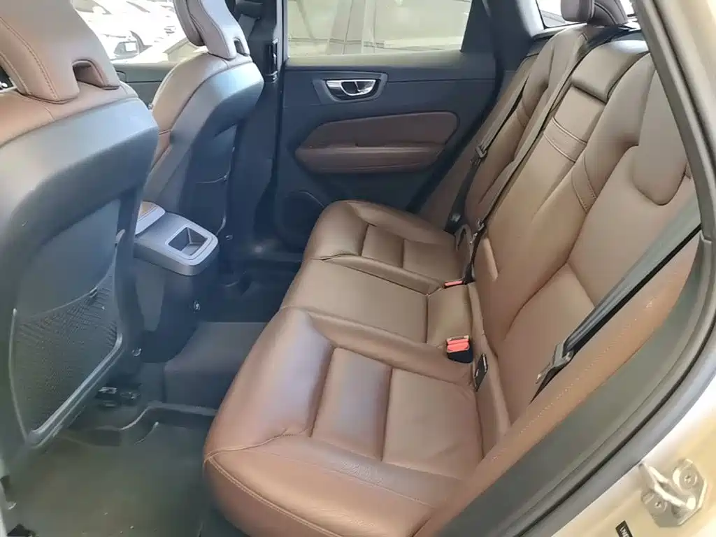 Volvo XC60 2020 — фото 17