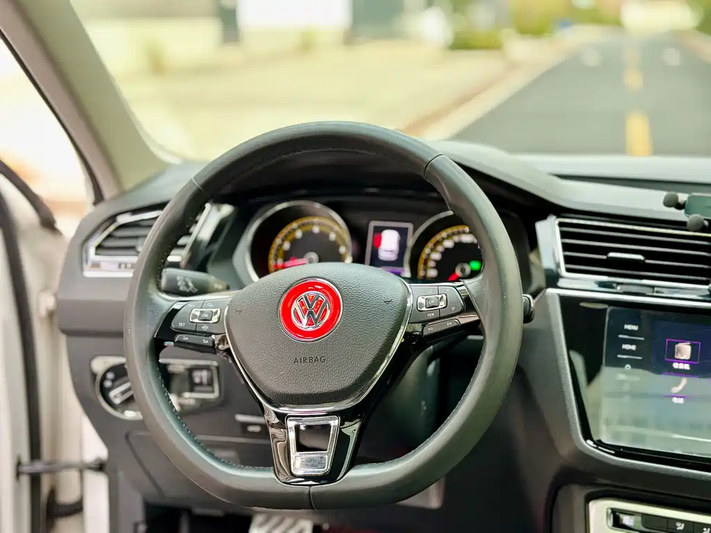 Volkswagen Tiguan L 2020 — фото 13