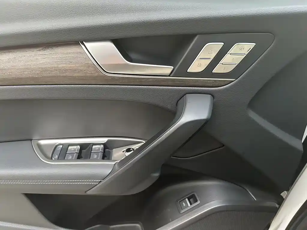 Audi Q5L 2023 — фото 17