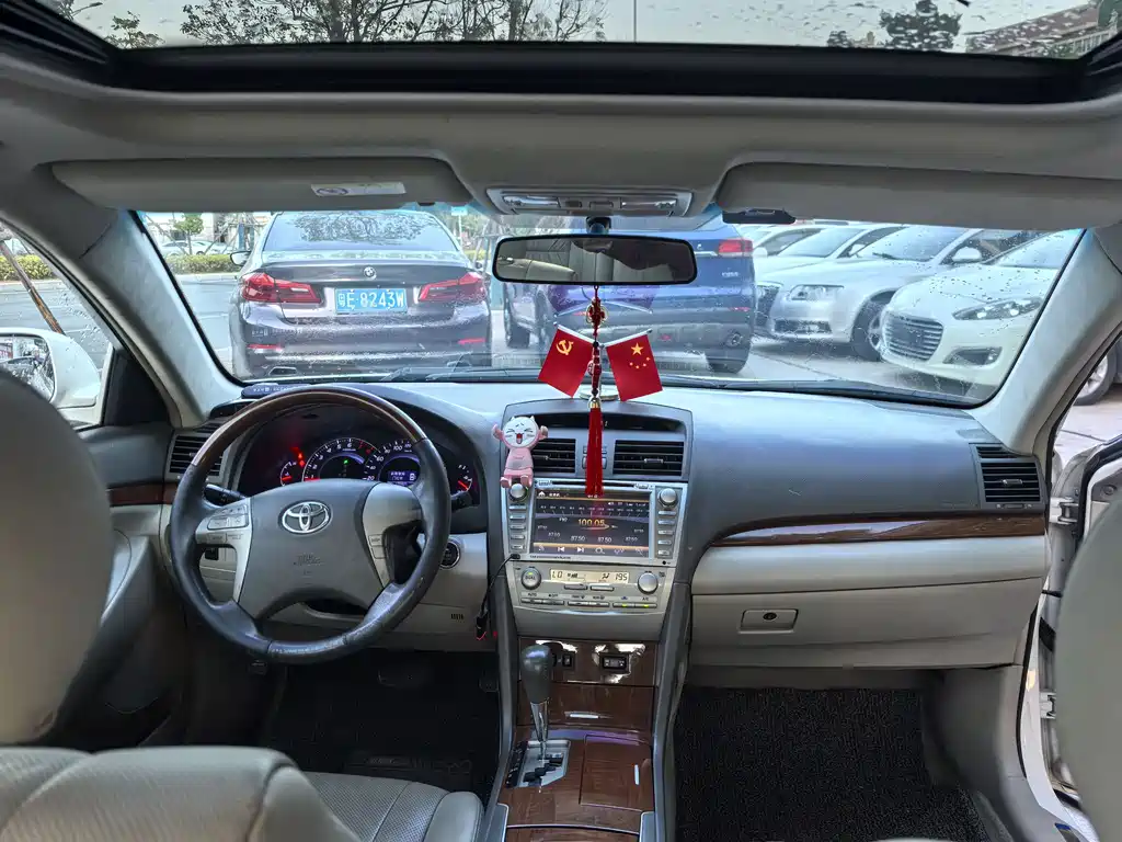 Toyota Camry 2014 — фото 11