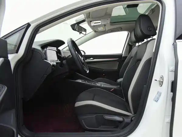 Volkswagen Golf 2021