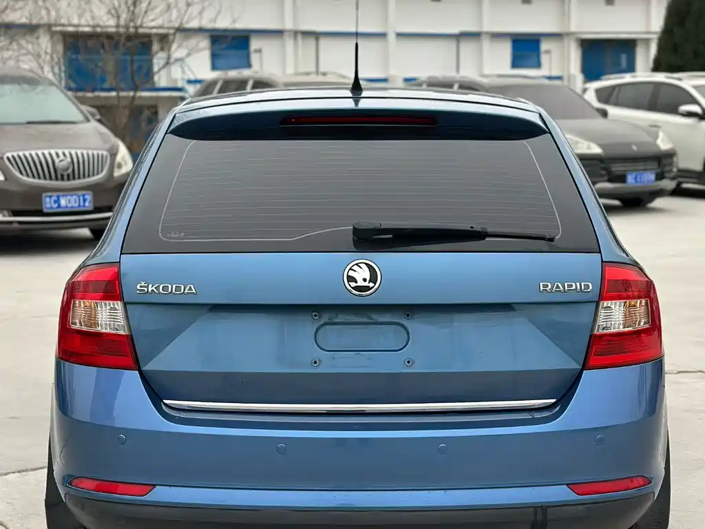 Skoda Rapid Spaceback 2017 — фото 4