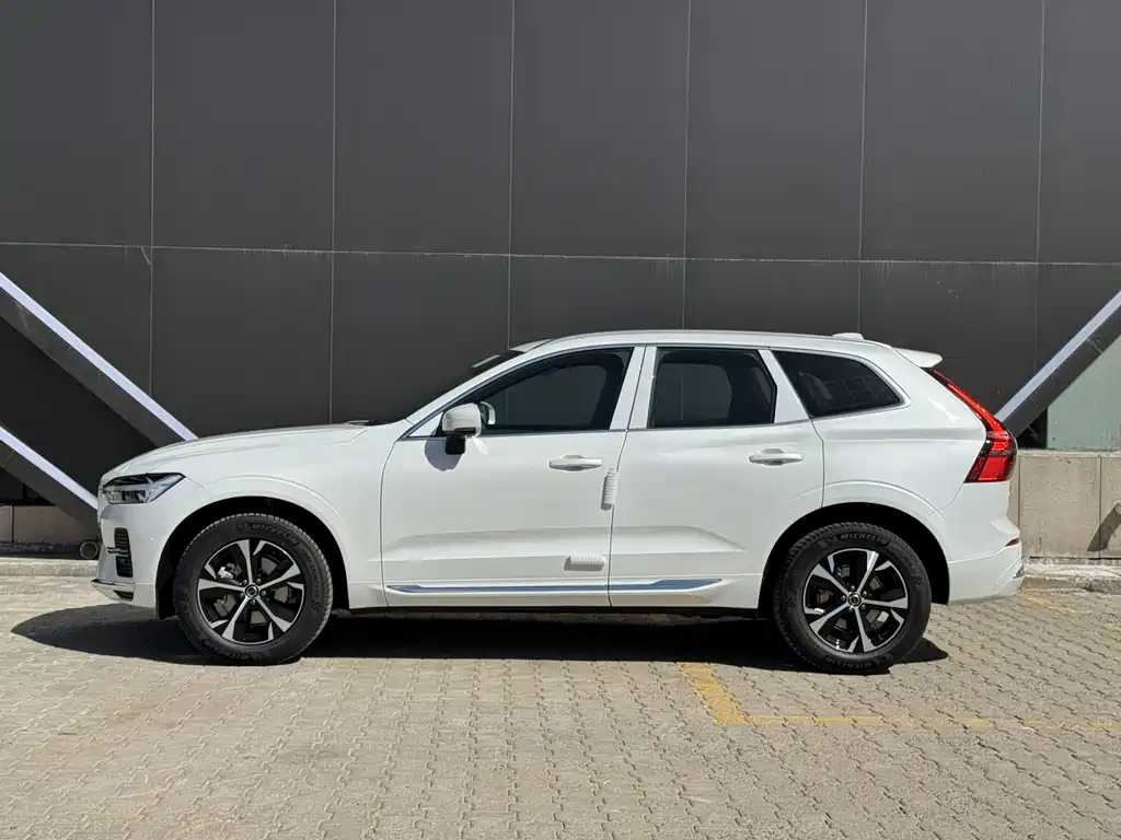 Volvo XC60 2026 — фото 3