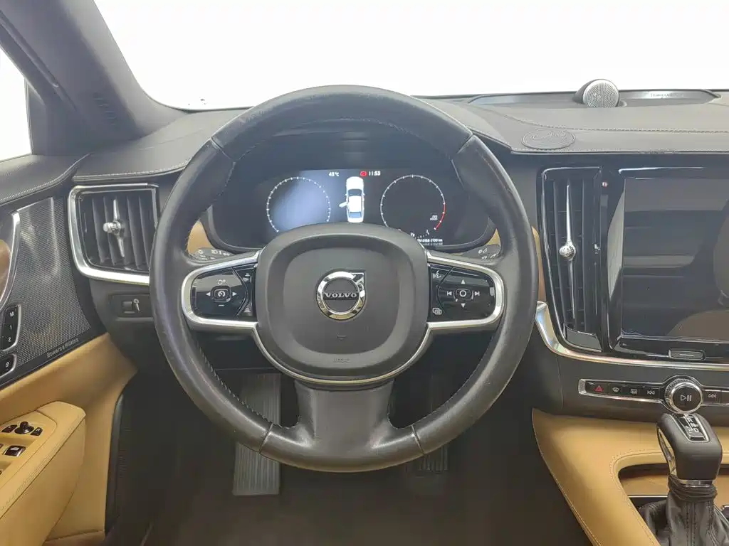 Volvo S90 2017 — фото 11