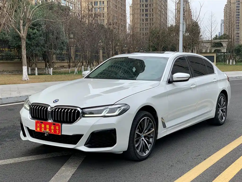 BMW 5 Series 2022 — фото 1