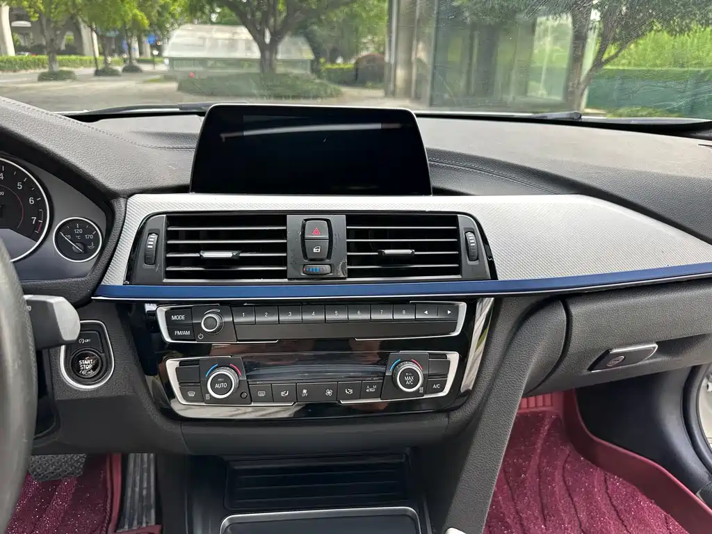BMW 3 Series 2018 — фото 9