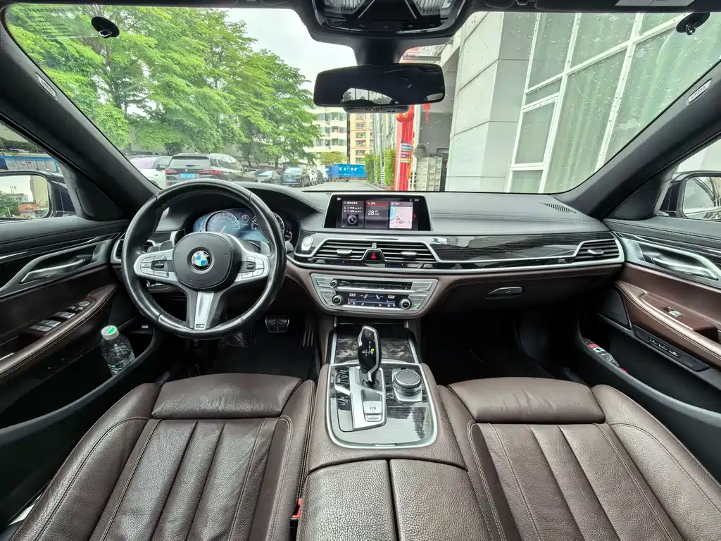 BMW 7 Series 2019 — фото 12