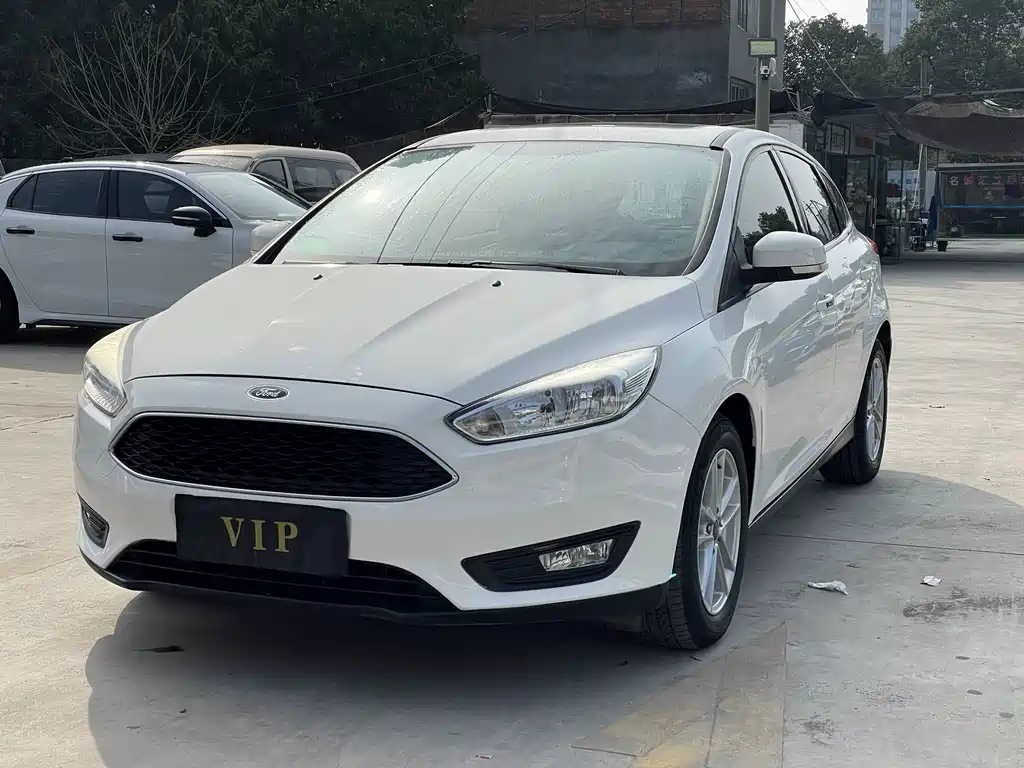 Ford Focus 2019 — фото 1