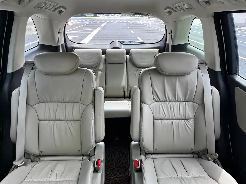Honda Odyssey 2018 — фото 18