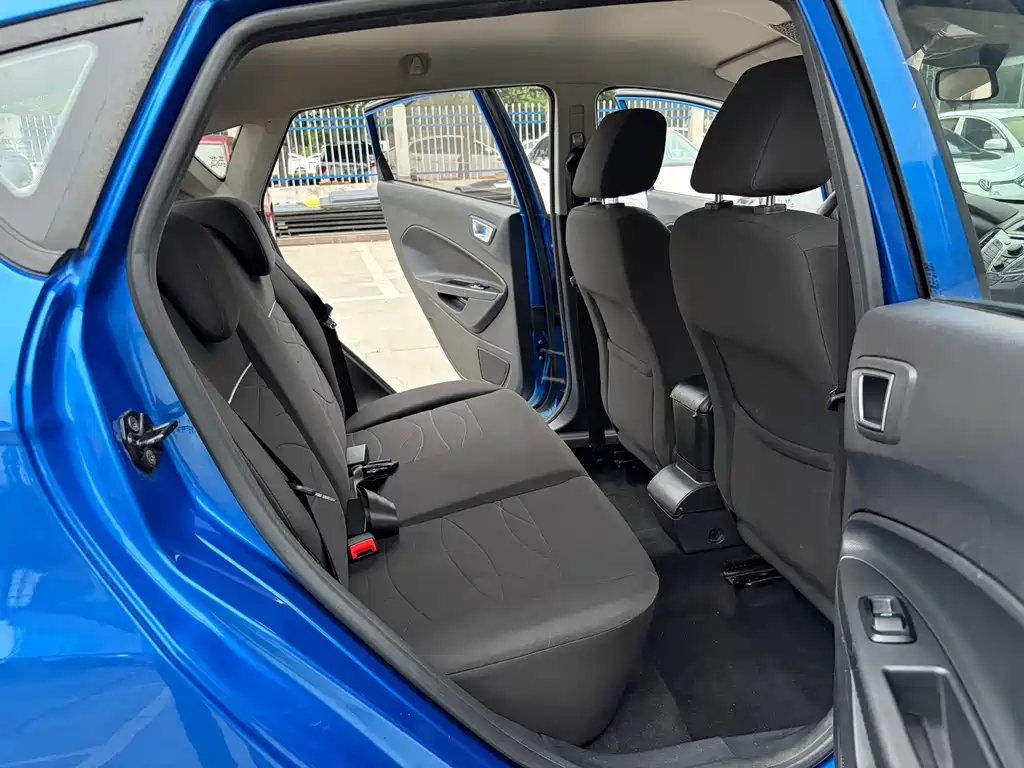 Ford Fiesta 2015 — фото 13
