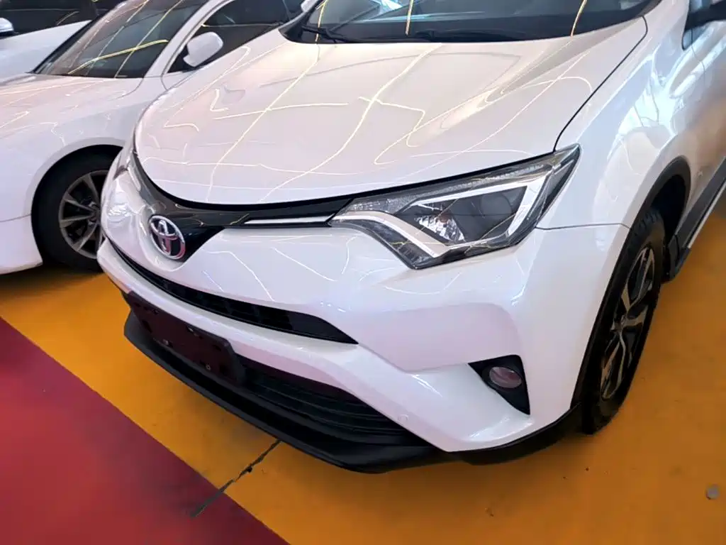 Toyota RAV4 2018 — фото 24