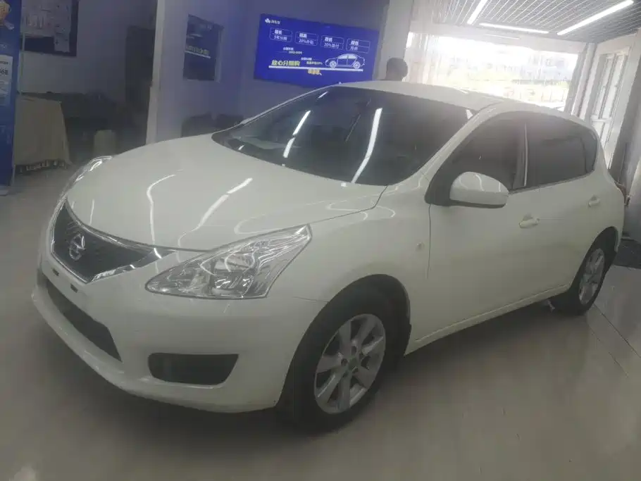 Nissan Tiida 2012