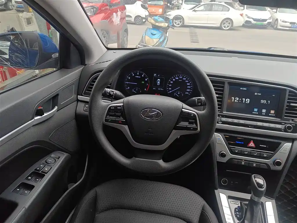 Hyundai Elantra 2019 — фото 11