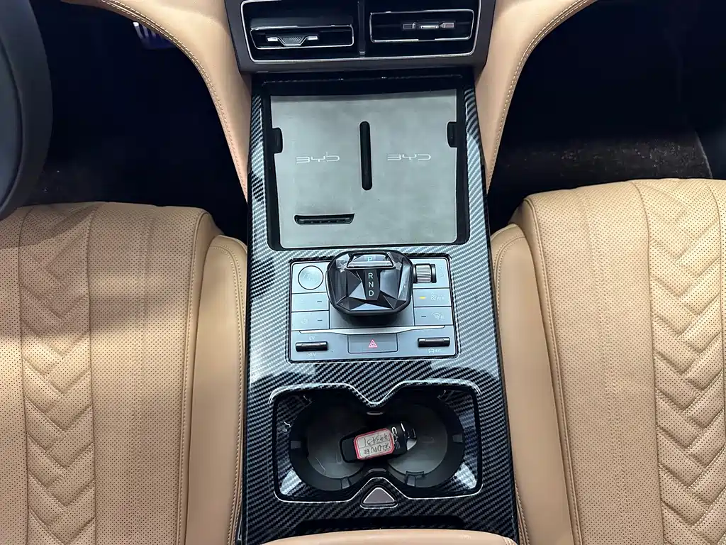 BYD Song L DM-i 2025 — фото 14