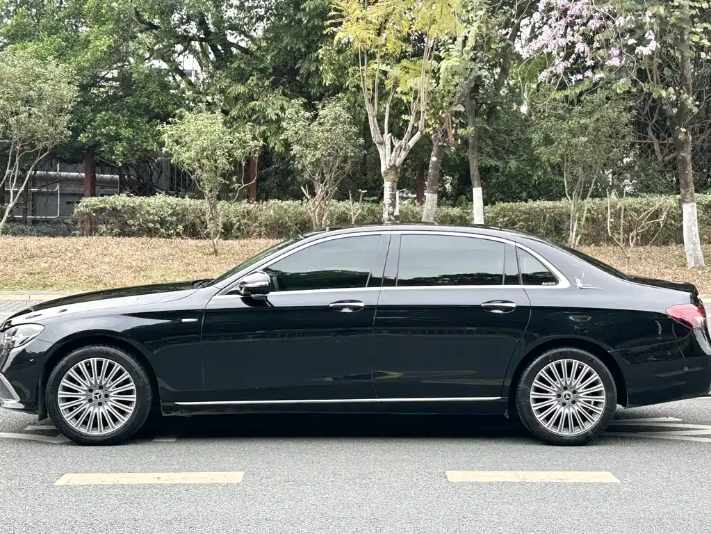 Mercedes-Benz E-Class 2022 — фото 4