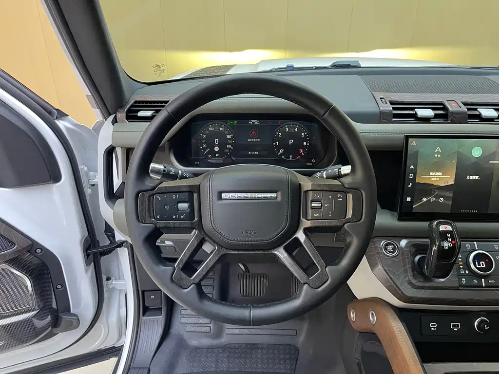 Land Rover Defender 2022 — фото 11