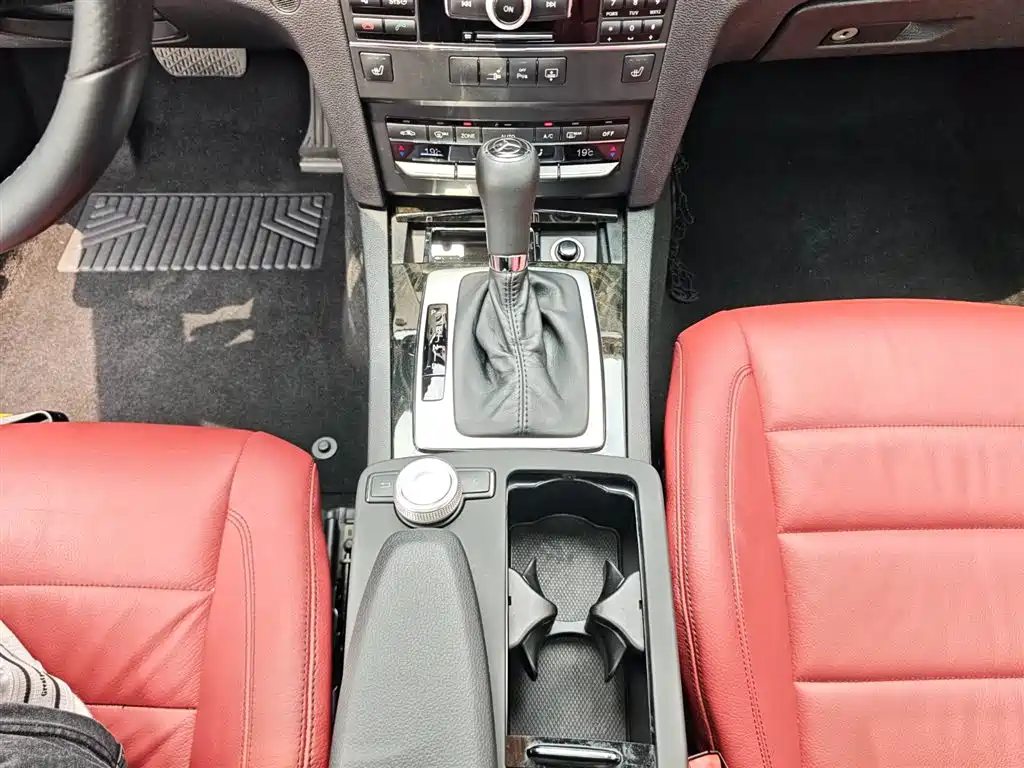 Mercedes-Benz E-Class 2010 — фото 16