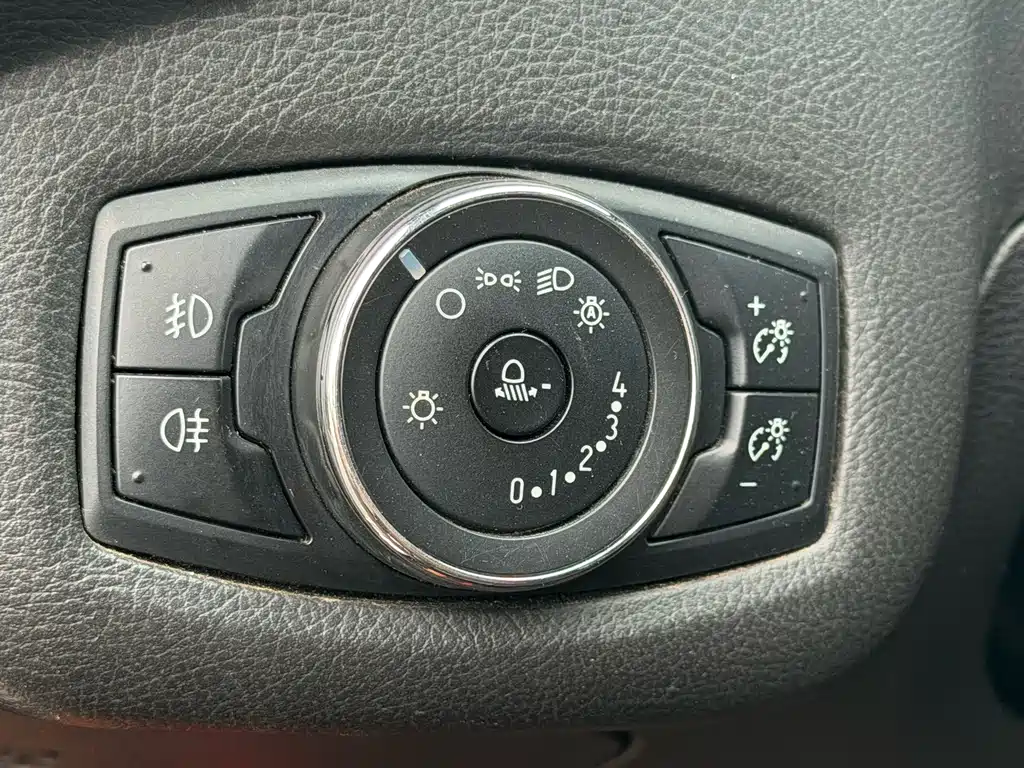 Ford Kuga 2013 — фото 16