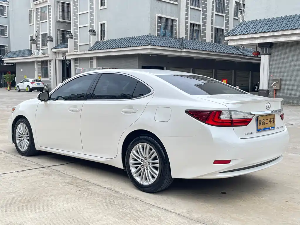 Lexus ES 2016 — фото 4