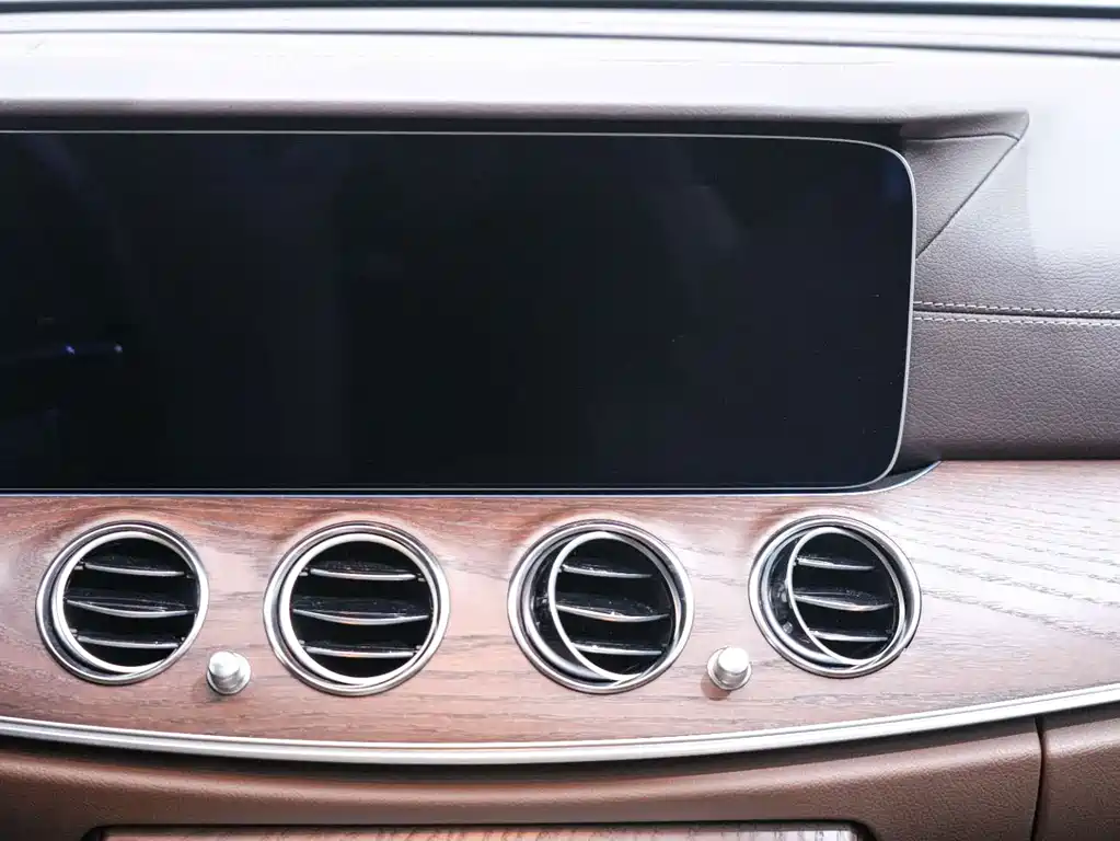 Mercedes-Benz E-Class 2025 — фото 14