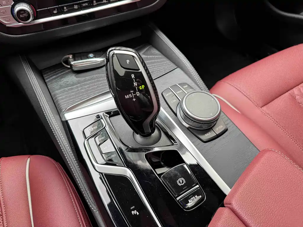 BMW 5 Series 2021 — фото 12