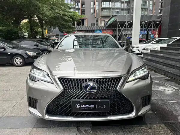Lexus LS 2021