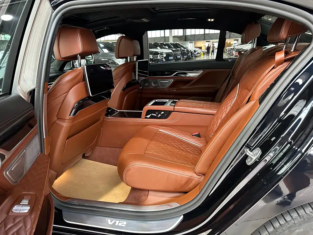 BMW 7 Series 2021 — фото 11
