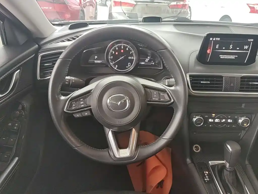 Mazda 3 Axela 2018 — фото 11