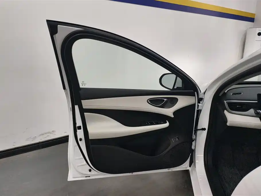 BYD Seal 05 DM-i 2025 — фото 7