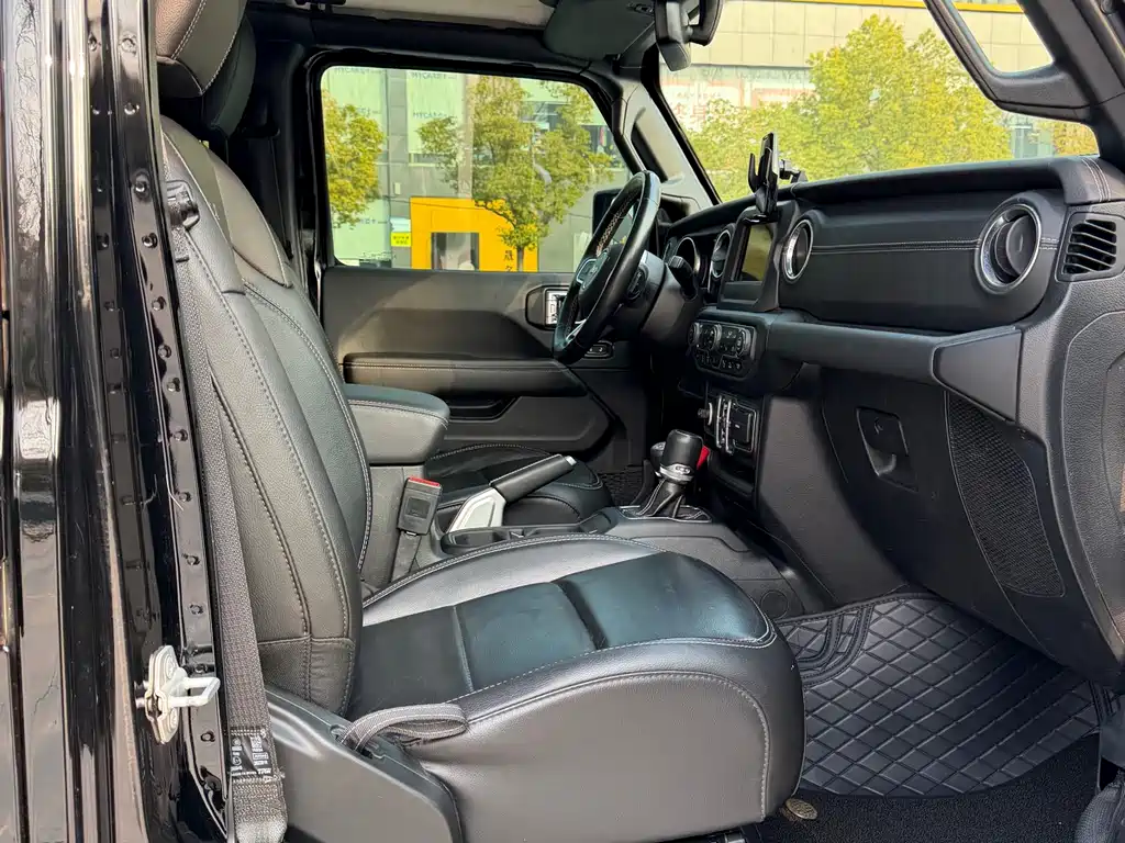 Jeep Wrangler 2021 — фото 11