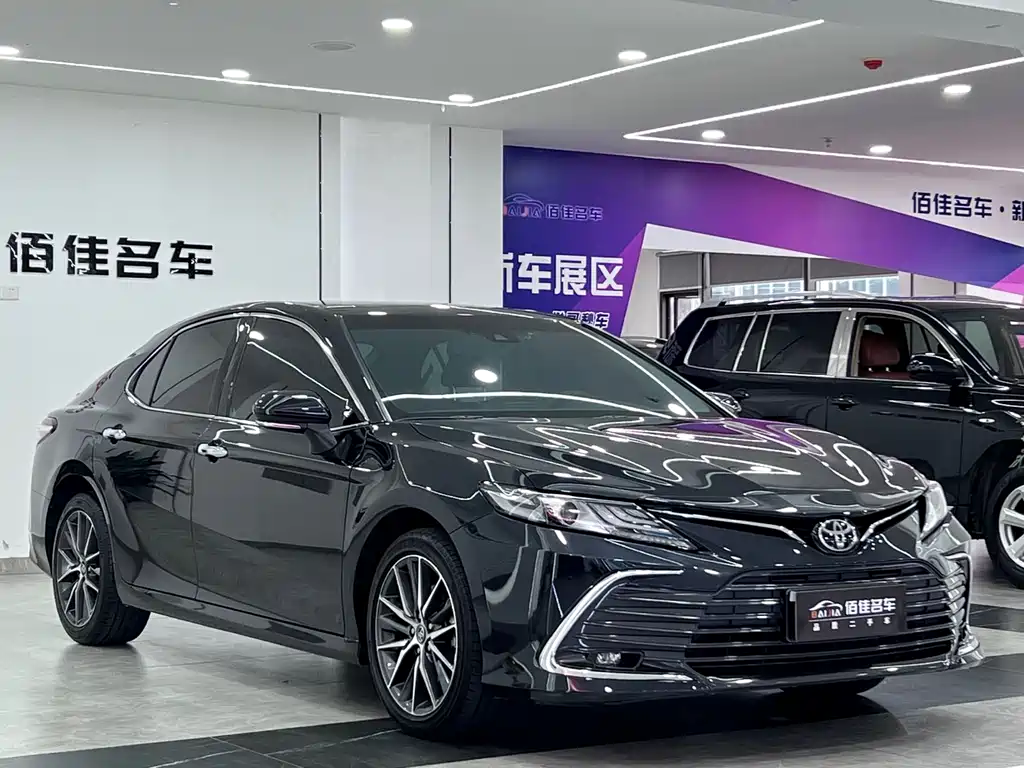 Toyota Camry 2023 — фото 3