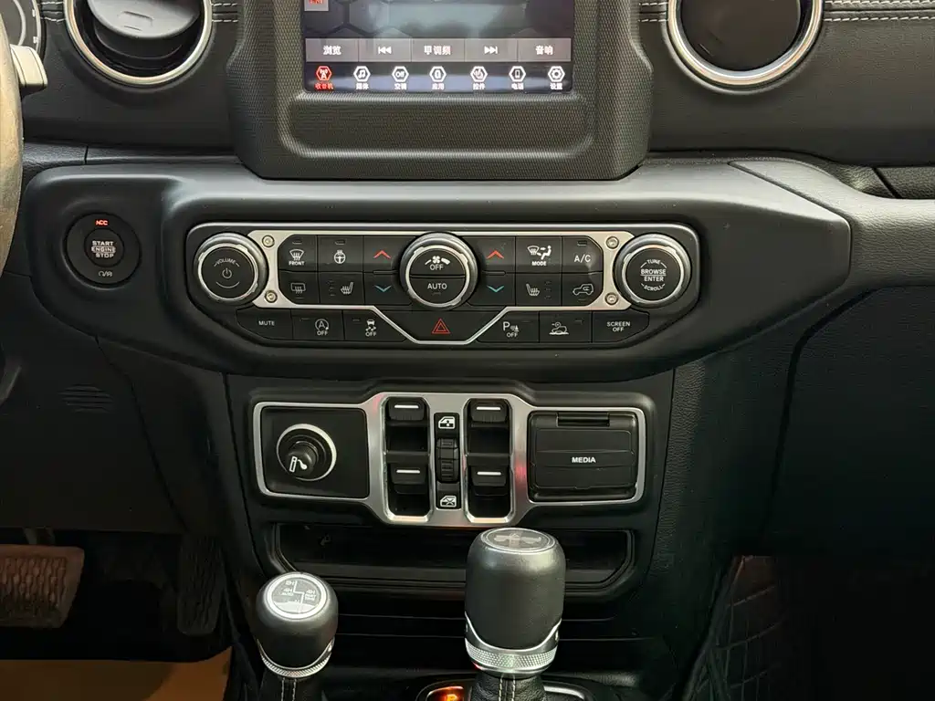 Jeep Wrangler 2021 — фото 15