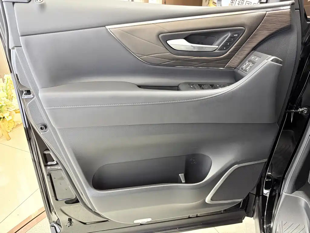 Toyota Vellfire 2025 — фото 10