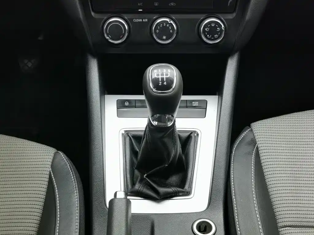 Skoda Octavia 2016 — фото 13