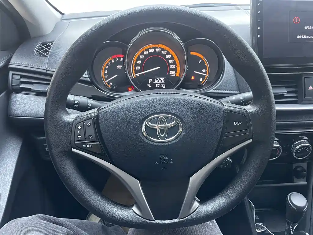 Toyota Yaris L 2022 — фото 9
