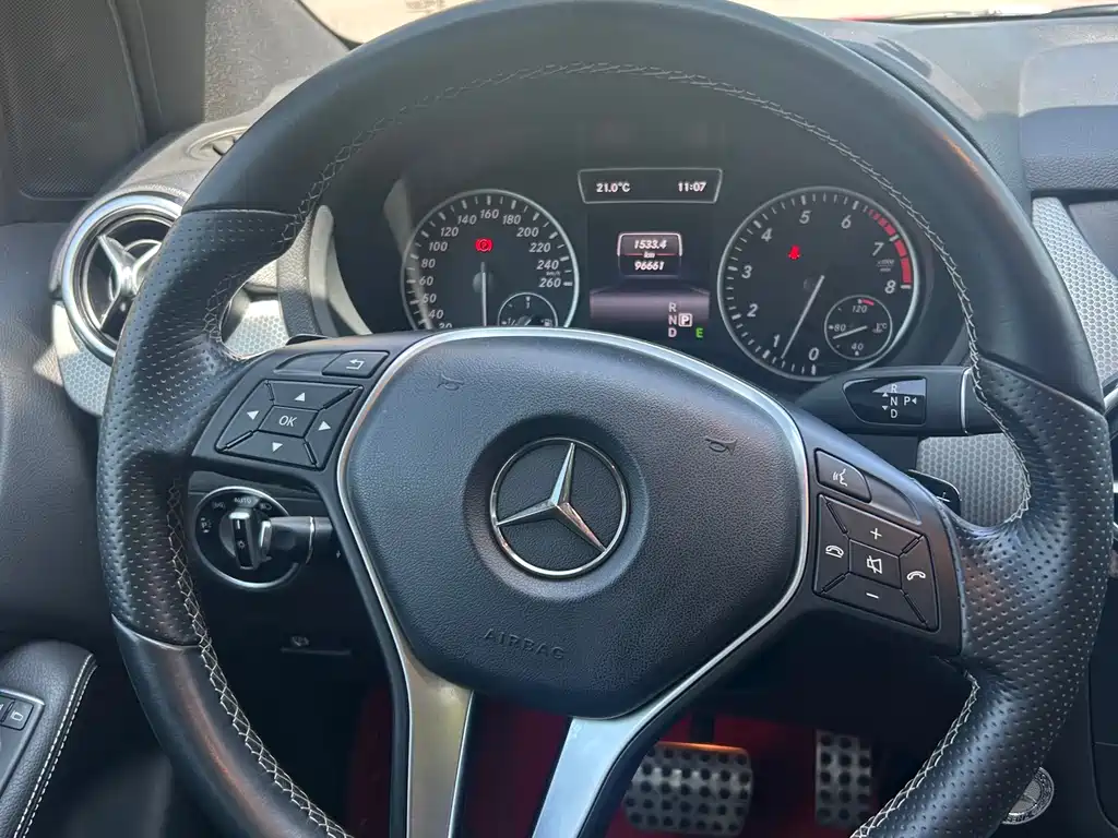 Mercedes-Benz B-Class 2015 — фото 15