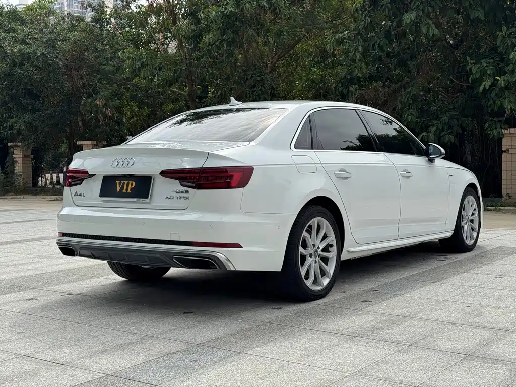 Audi A4L 2019 — фото 11