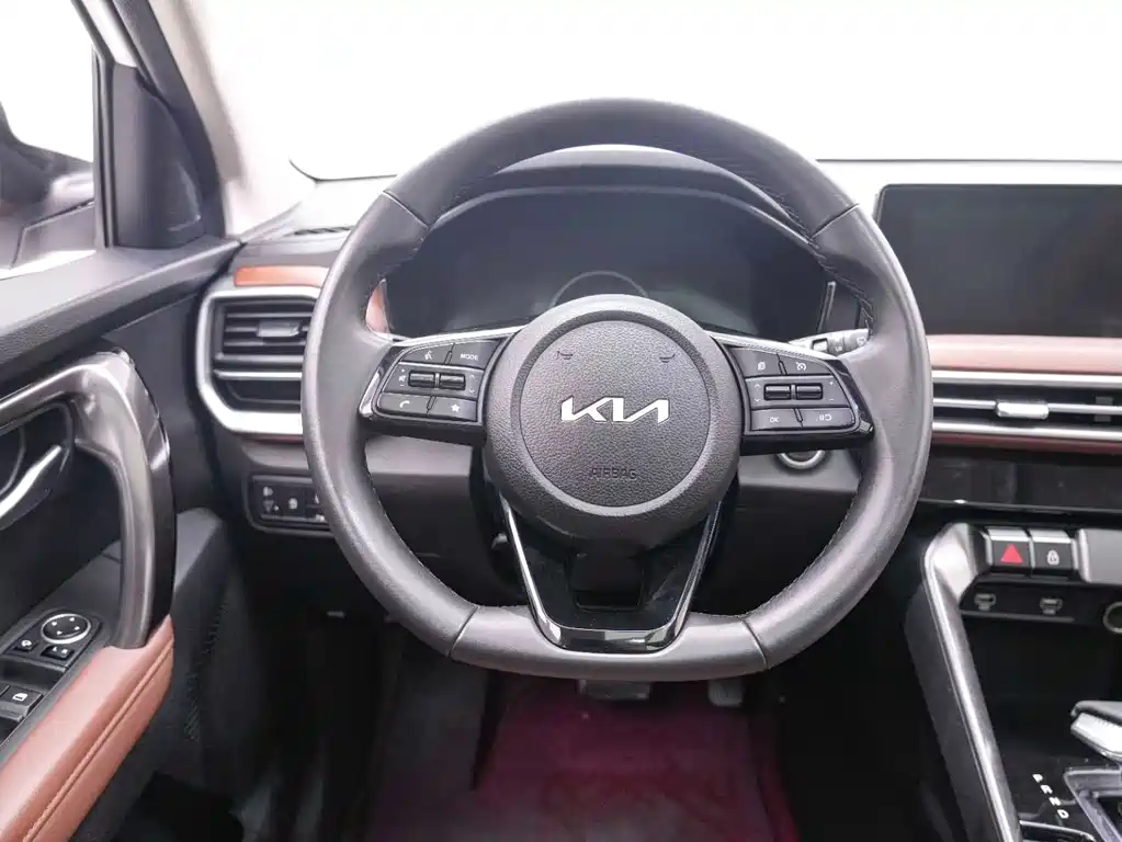 Kia Sportage 2023 — фото 13