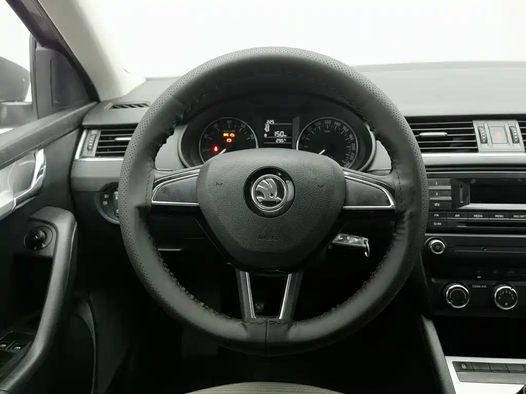 Skoda Octavia 2016 — фото 11