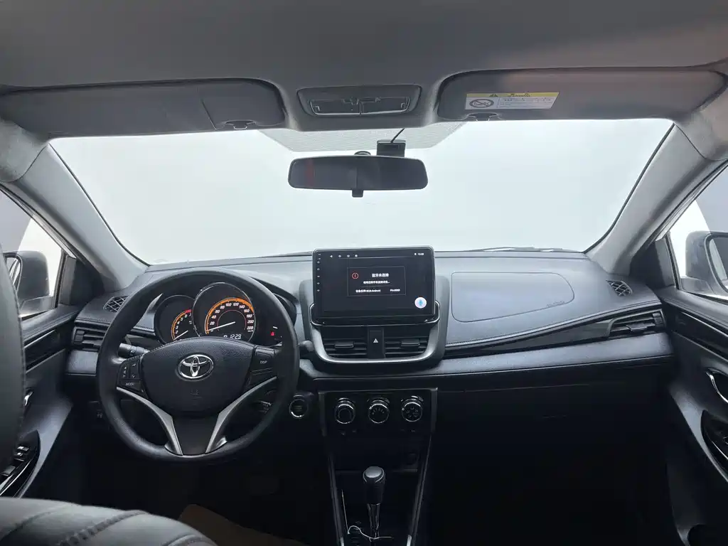 Toyota Yaris L 2022 — фото 22