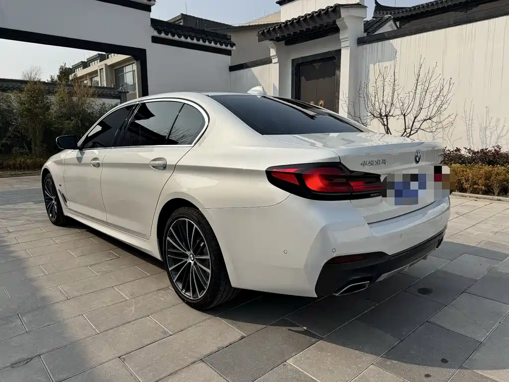 BMW 5 Series 2022 — фото 15