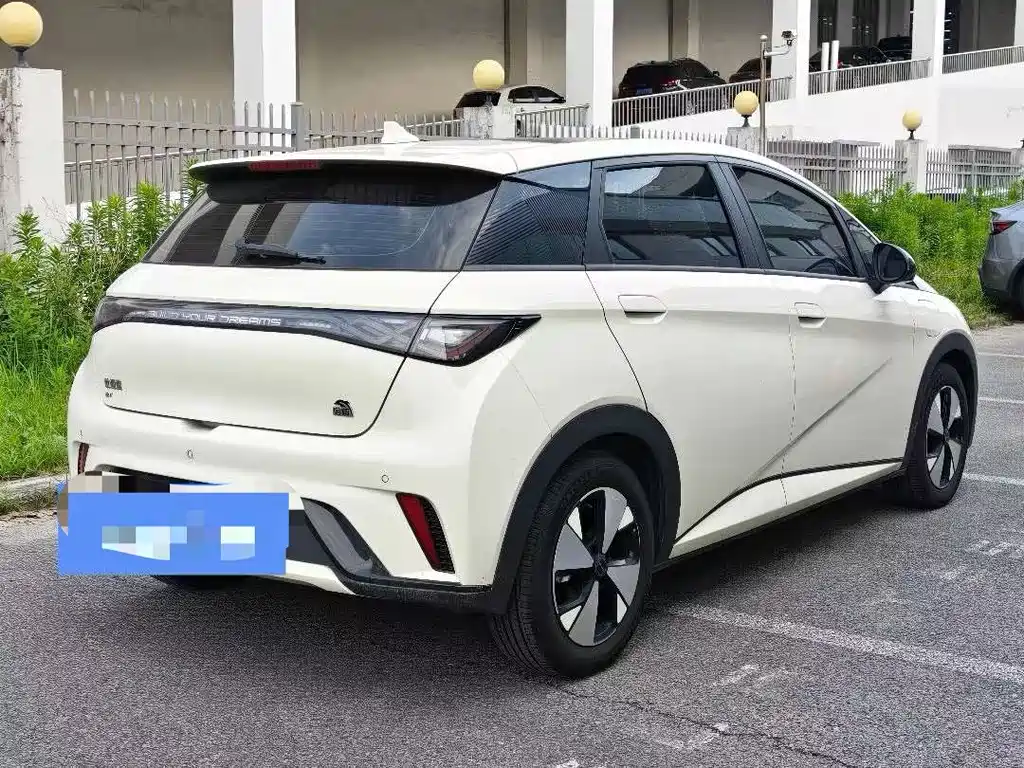 BYD Dolphin 2023