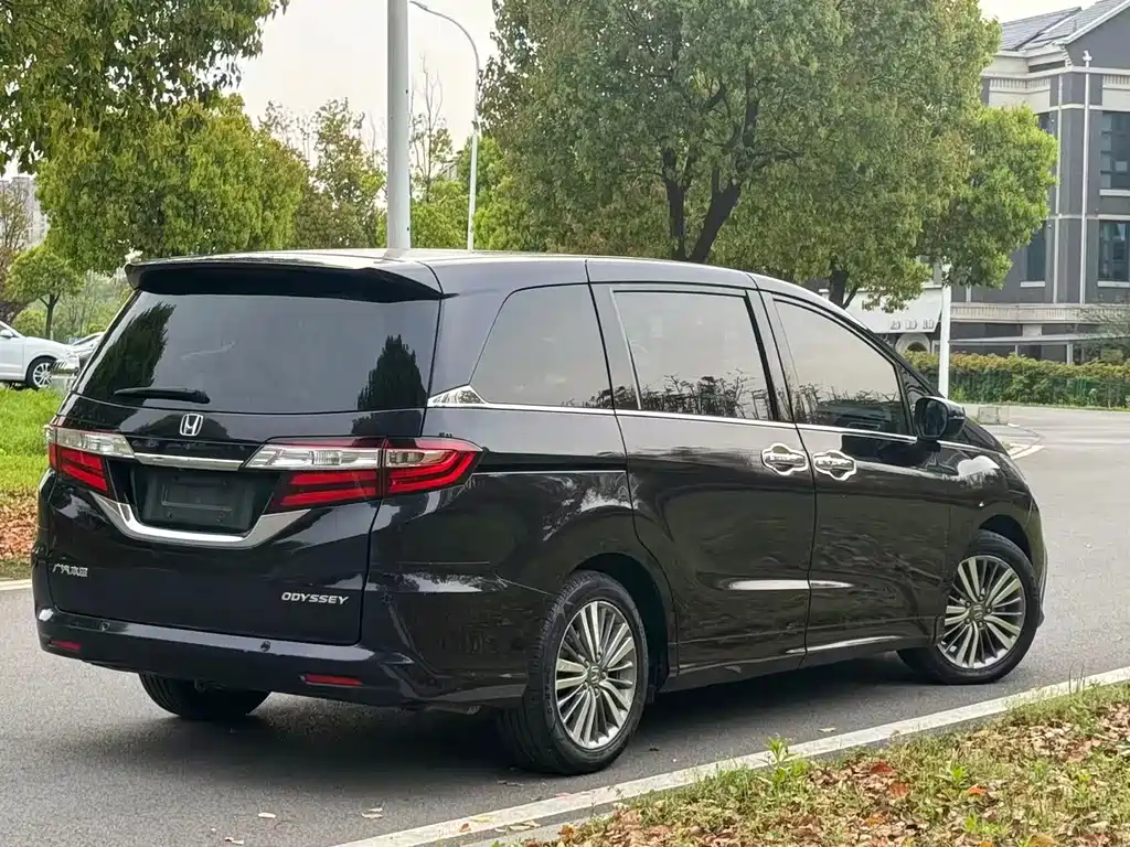 Honda Odyssey 2018 — фото 3