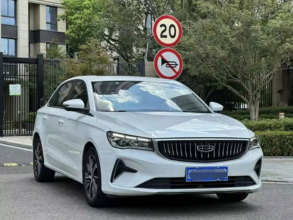 Geely Emgrand 2022