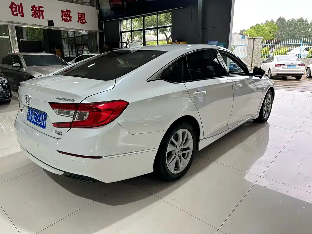 Honda Accord 2019 — фото 9