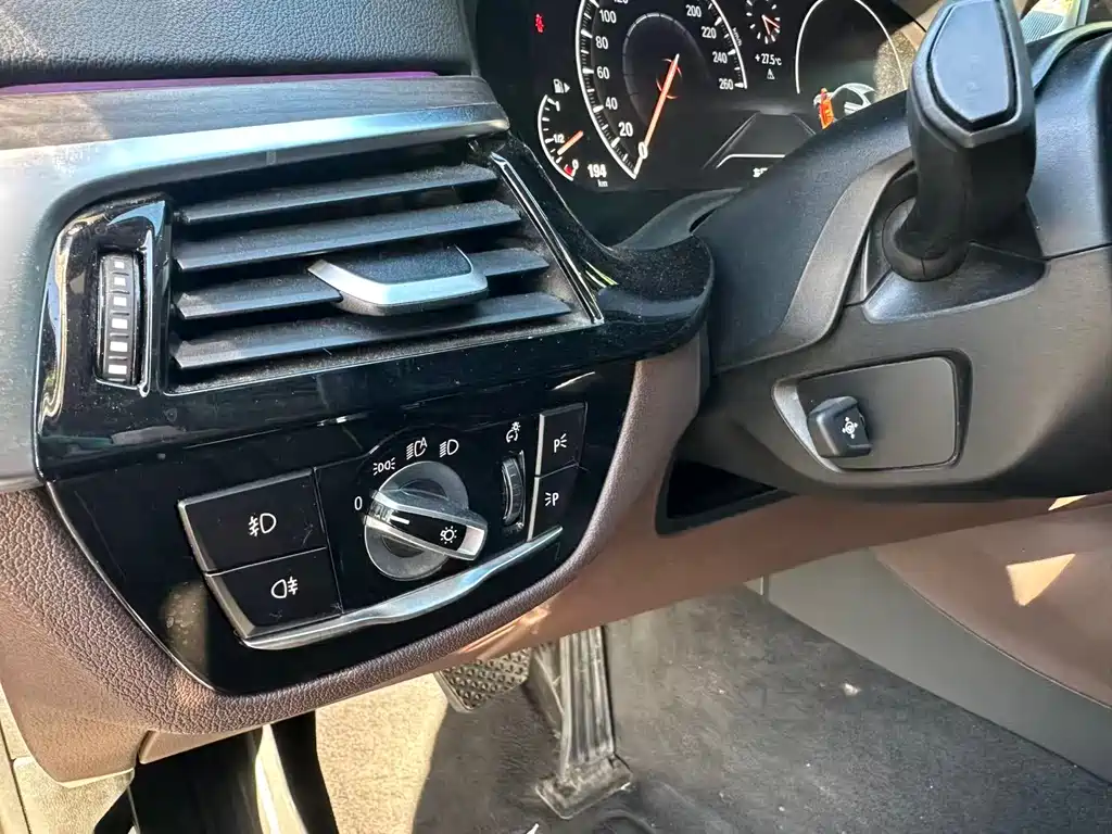 BMW 5 Series 2019 — фото 13