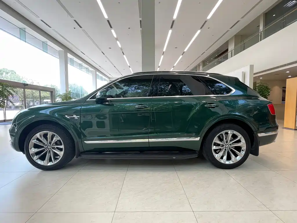 Bentley Bentayga 2020 — фото 13