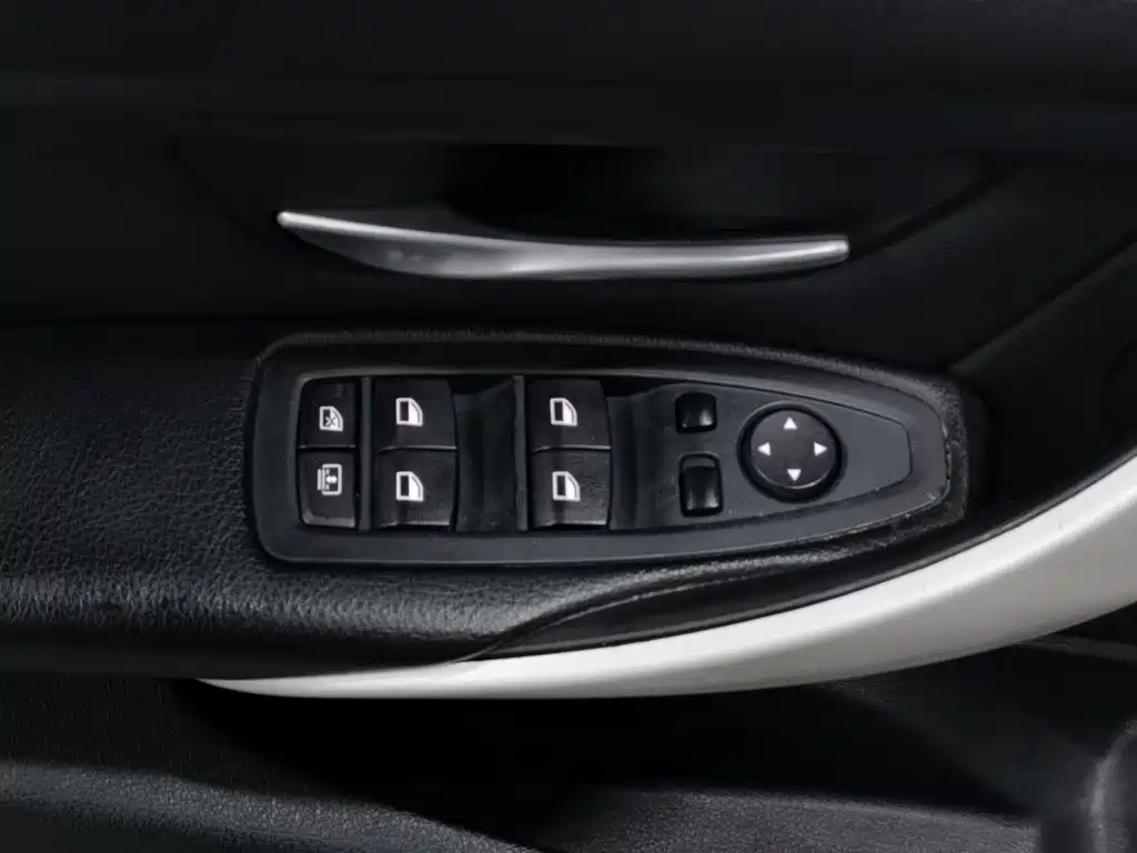 BMW 3 Series 2015 — фото 9