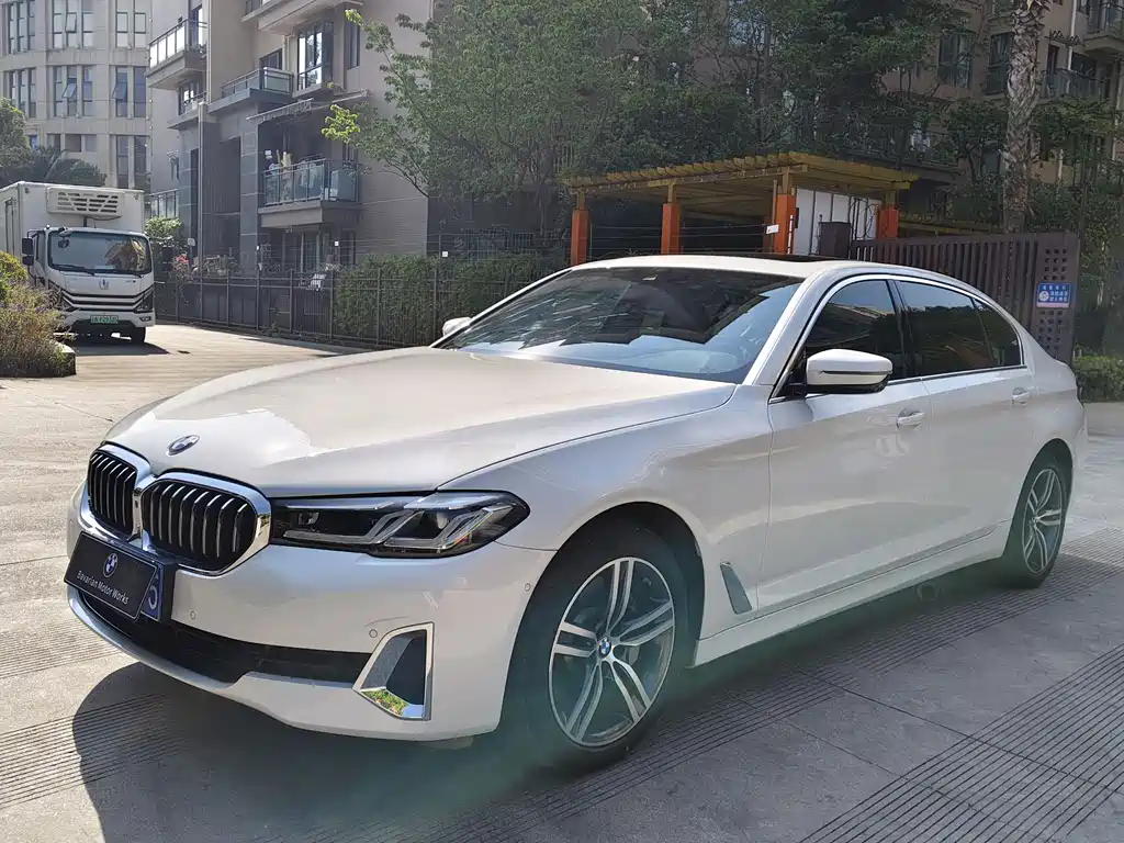 BMW 5 Series 2021 — фото 1